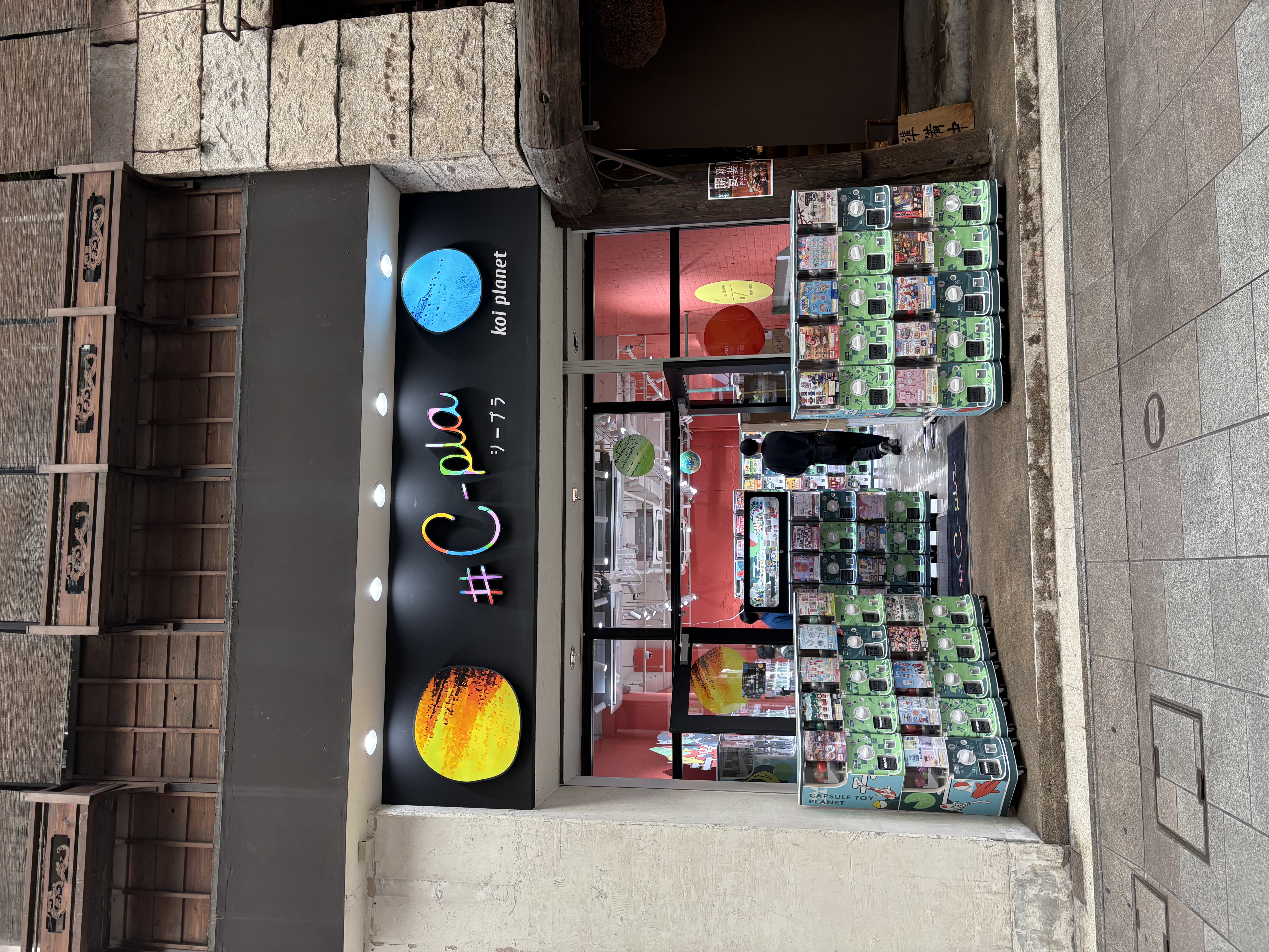 本通に新たなガチャガチャ専門店が登場！【本通マガジン「ウー」取材 