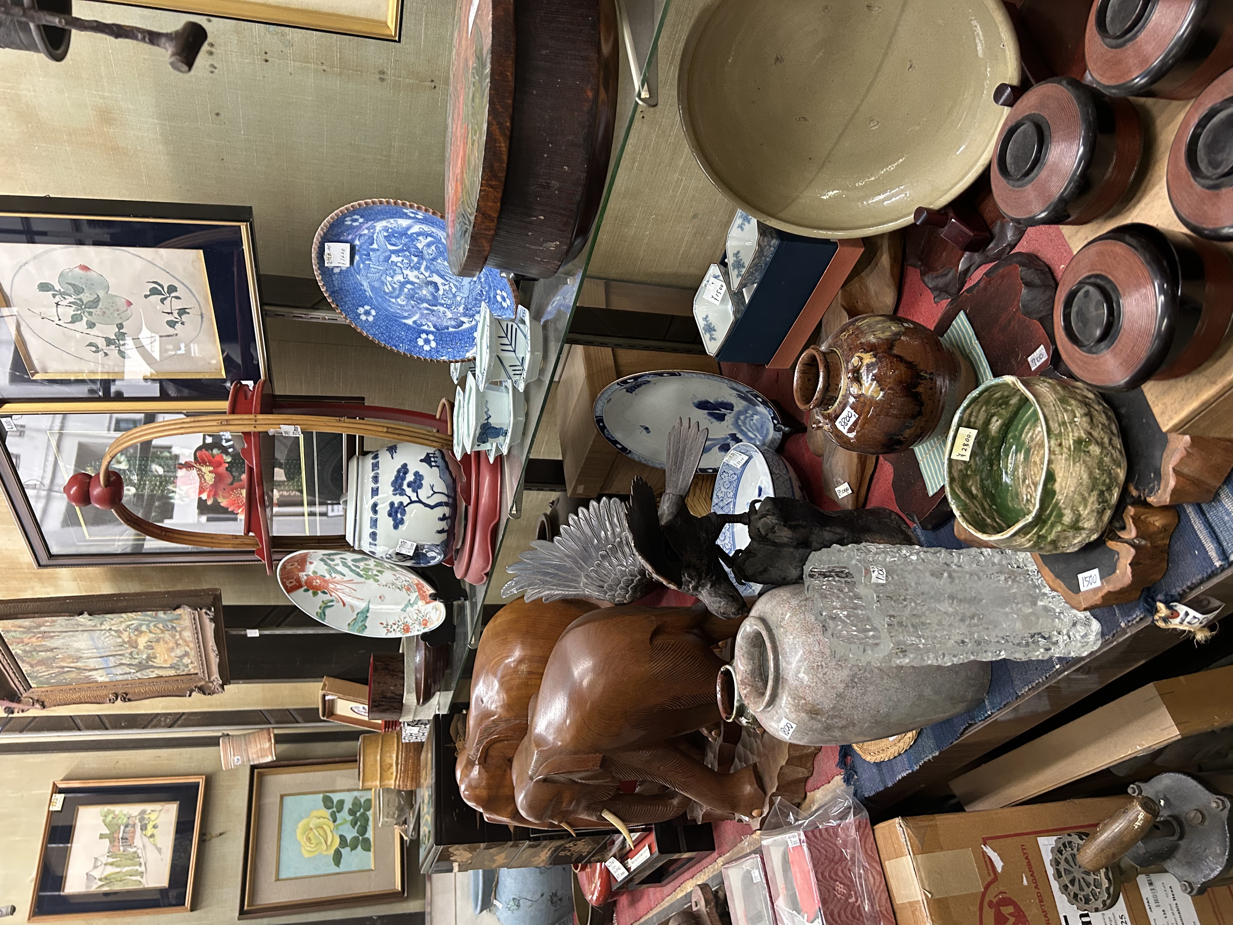 気になる本通の骨董品店で宝探しを【本通マガジン「ウー」取材こぼれ話 
